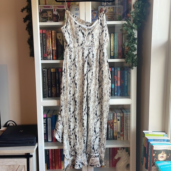 SNAKEPRINT MISSGUIDED RUFFLE DRESS SIZE 6 - Picture 3 of 6